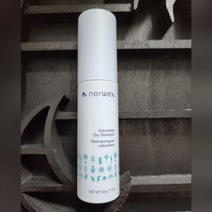 Norwex Volumizing Dry Shampoo - White and Blue